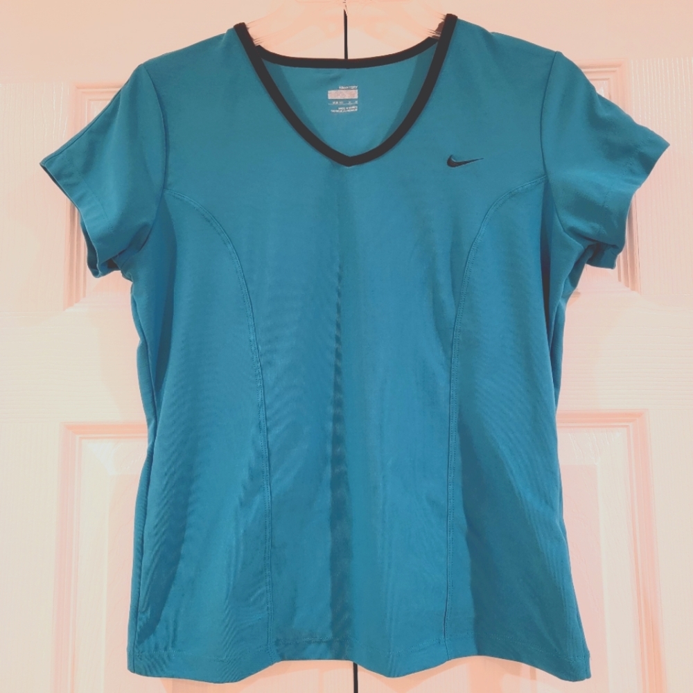 Nike Women's Top - Size Medium (8-10)